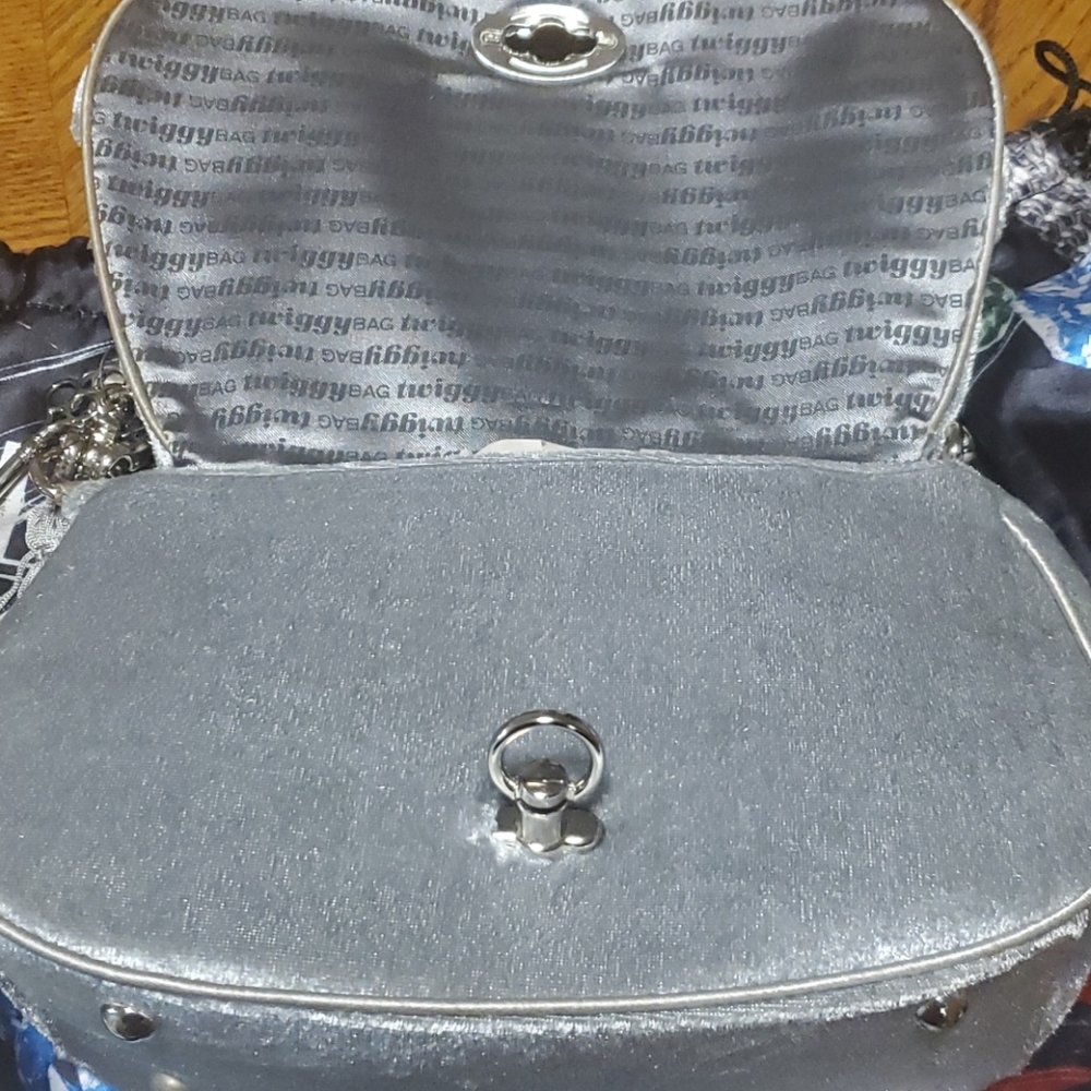 Handbag - Picture 2 of 3